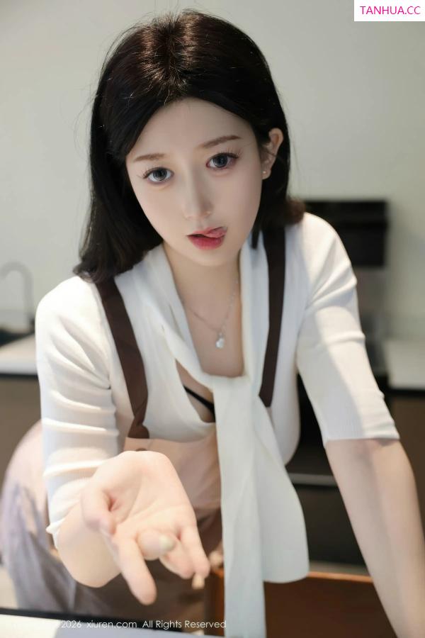   [XiuRen]高清写真图 2026.01.08 No.11207 奶思兔 黑色情趣内衣第41张图片